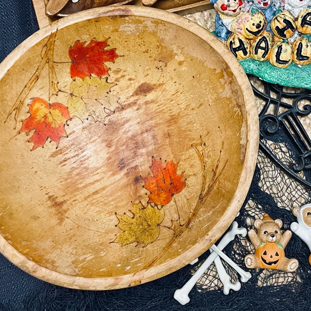 Vintage 1949 Maple Leaf Wood Bowl